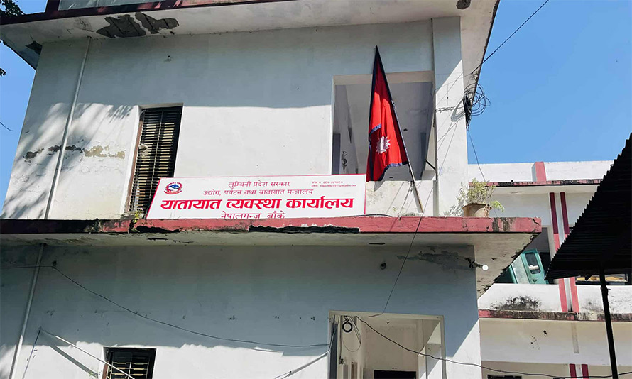 नेपालगन्ज यातायात कार्यालयबाट ९ जना बिचौलिया प्रहरीको नियन्त्रणमा