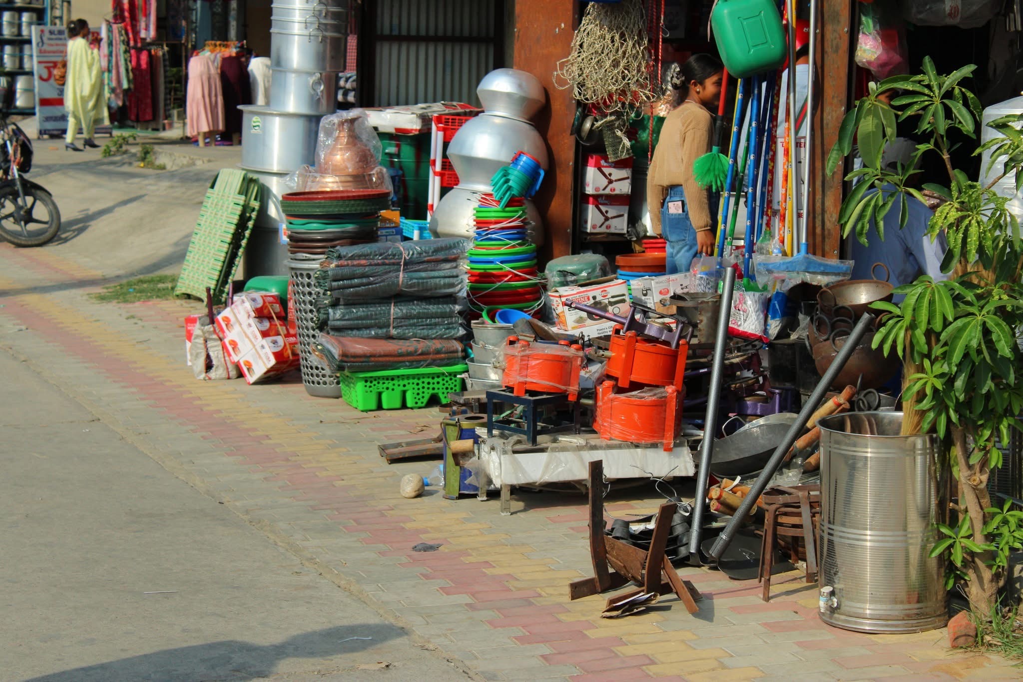 कोहलपुरमा फुटपाथ कब्जा