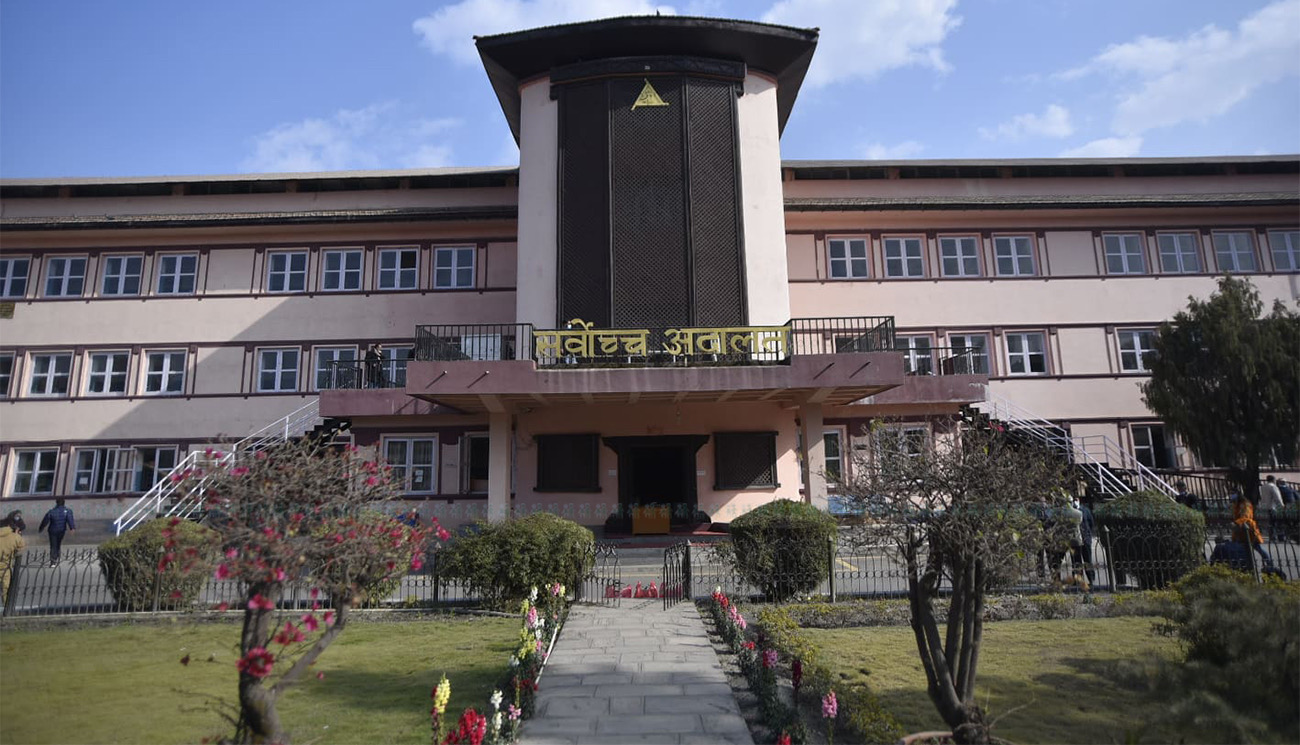 पोसाक र प्रमाणपत्र भएका लेखापढी व्यवसायीलाई मालपोत प्रवेश रोक नलगाउन सर्वोच्चको आदेश