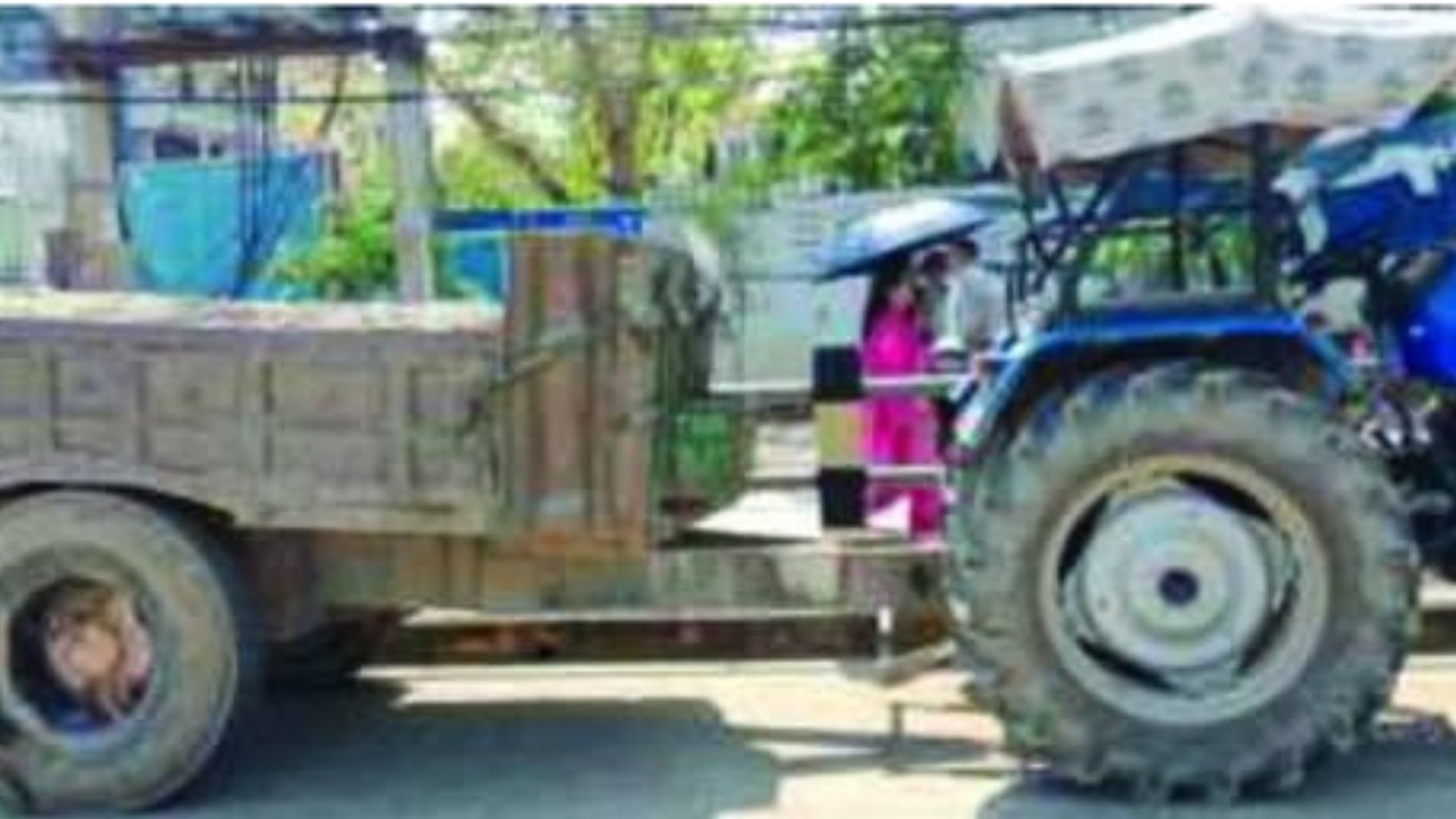 कोहलपुरमा अवैध बालुवा उत्खनन् गर्दै गरेको ट्याक्टर नियन्त्रणमा