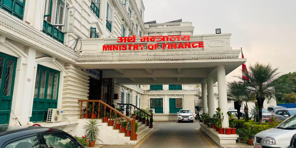 अर्थमन्त्रालयले मेरिटमा आधारित गर्यो ३० उपसचिवको सरुवा तथा पदस्थापन