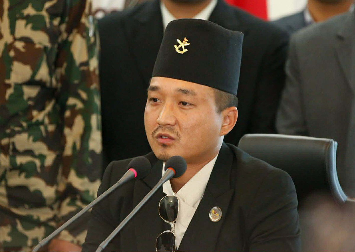 ३६ वर्षसम्म हत्कडी सुरक्षाकर्मीलाई लगाइदिएको रहेछ : गृहमन्त्री गुरुङ