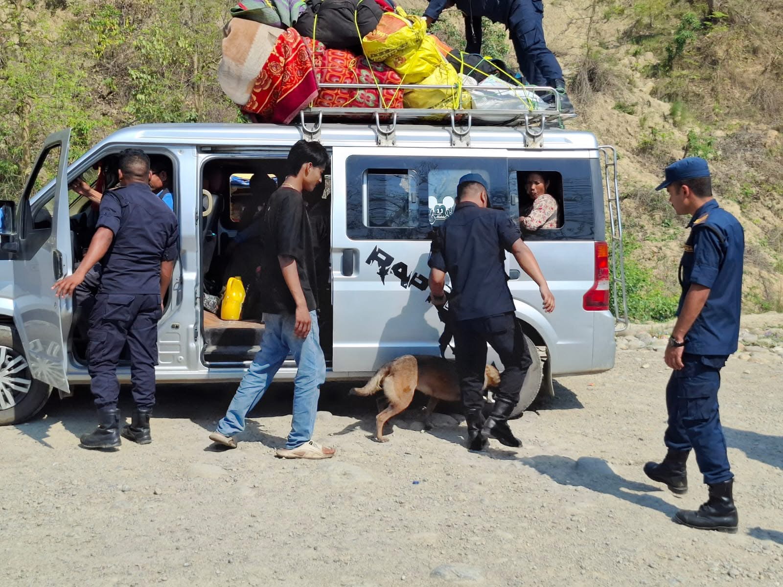 सुर्खेतमा ‘के-नाईन’सहित प्रहरी चेकिङ्