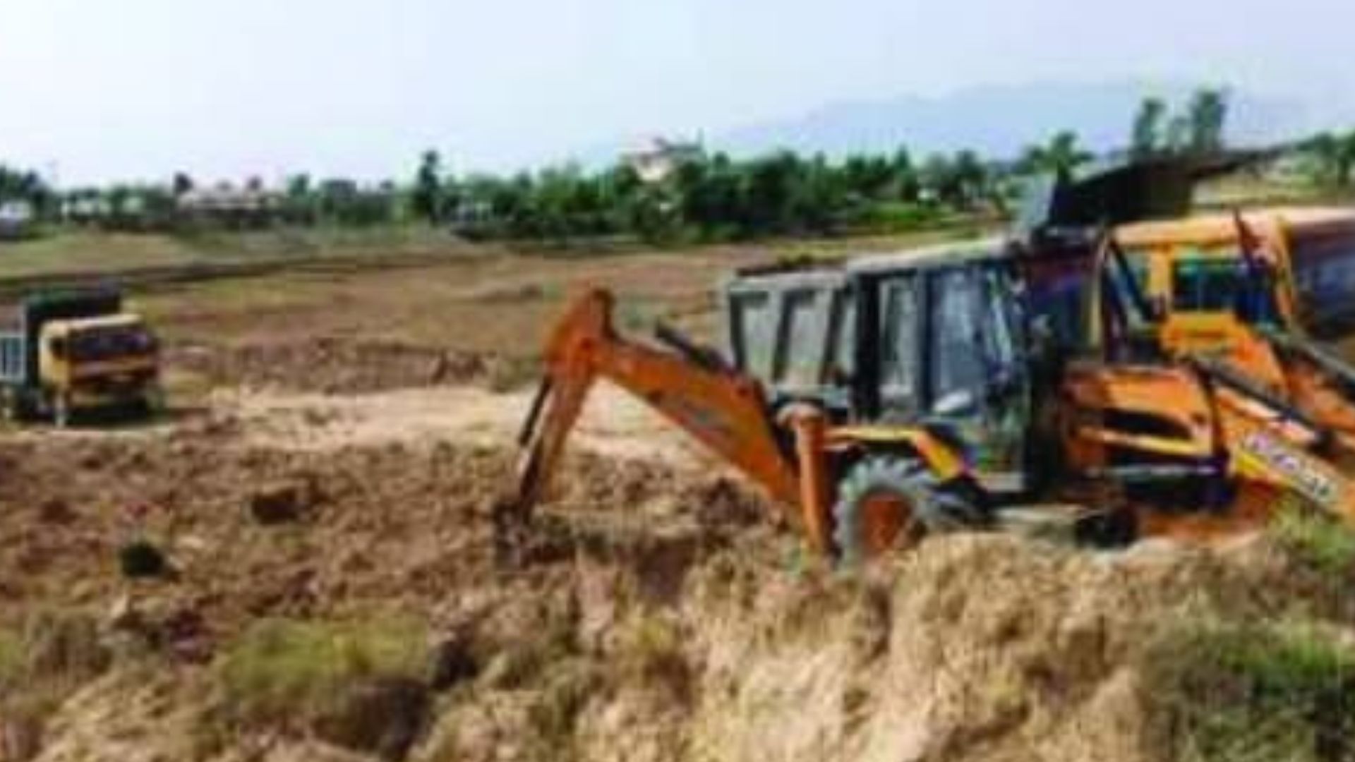 बैजनाथमा अवैध माटो उत्खनन् : ३ जेसीबी र ४ टिप्पर नियन्त्रणमा, ४० हजार जरिवाना